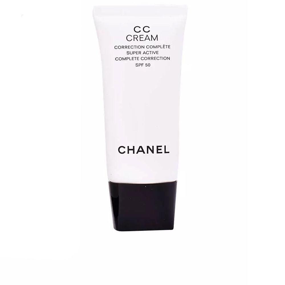 CHANEL CC CREAM correction complète SPF50 in B30 , Makeup by CHANEL. Merkmale: . Verfügbar bei ParfümReich.