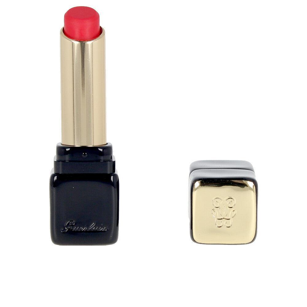 GUERLAIN KISSKISS barra de labios mate luminosa confort 16h 2.8 gr in Kiss Rouge , Makeup by GUERLAIN. Merkmale: . Verfügbar bei ParfümReich.