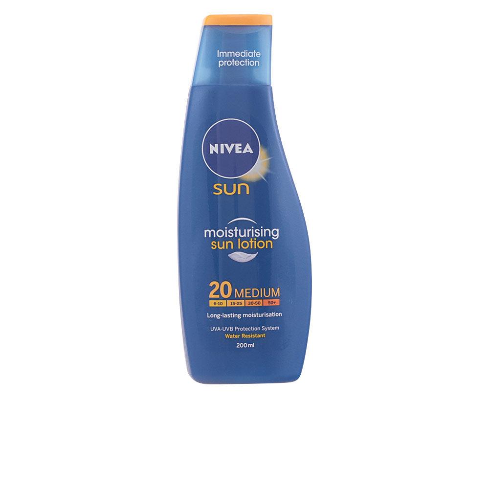 NIVEA SUN PROTECTS&HYDRATES milk SPF20 200 ml in , Sun Care by NIVEA. Merkmale: . Verfügbar bei ParfümReich.