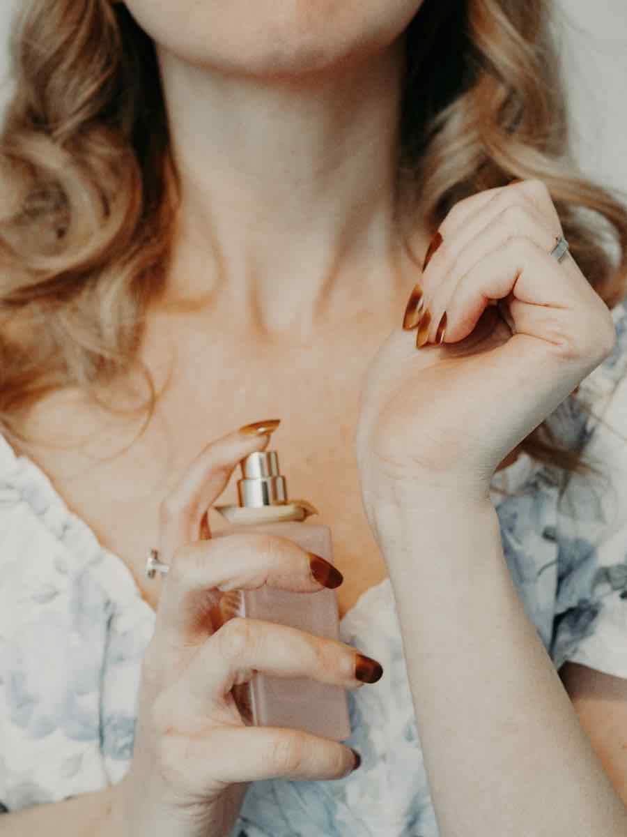 Parfum richtig auftragen: Tipps für langanhaltenden Duft - ParfümReich