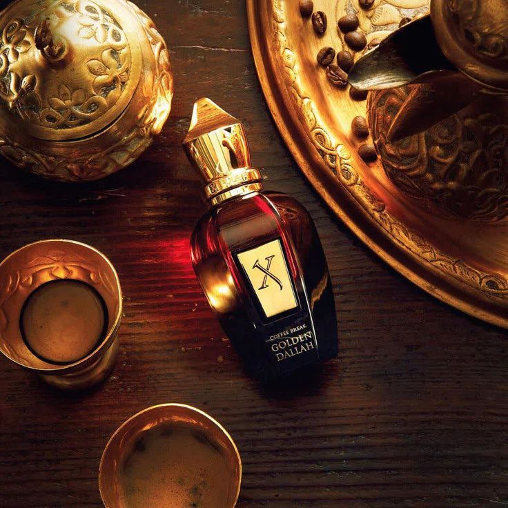 Die Xerjoff Kollektion vereint luxuriöse Nischenparfums mit edlen Inhaltsstoffen wie Oud, Gewürzen, Vanille und Amber. Inspiriert von orientalischer Duftkunst, stehen die Düfte für Eleganz, Exklusivität und meisterhafte Parfumkreationen.
