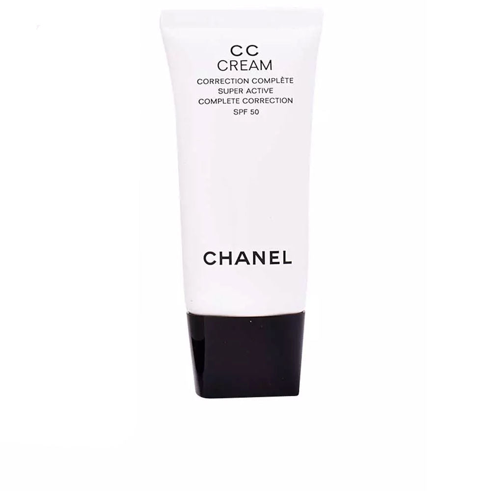 CHANEL CC CREAM correction complète SPF50 in B20 , Makeup by CHANEL. Merkmale: . Verfügbar bei ParfümReich.