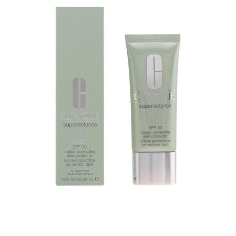 CLINIQUE SUPERDEFENSE CC CREAM in Light Medium (830) , Makeup by CLINIQUE. Merkmale: . Verfügbar bei ParfümReich.