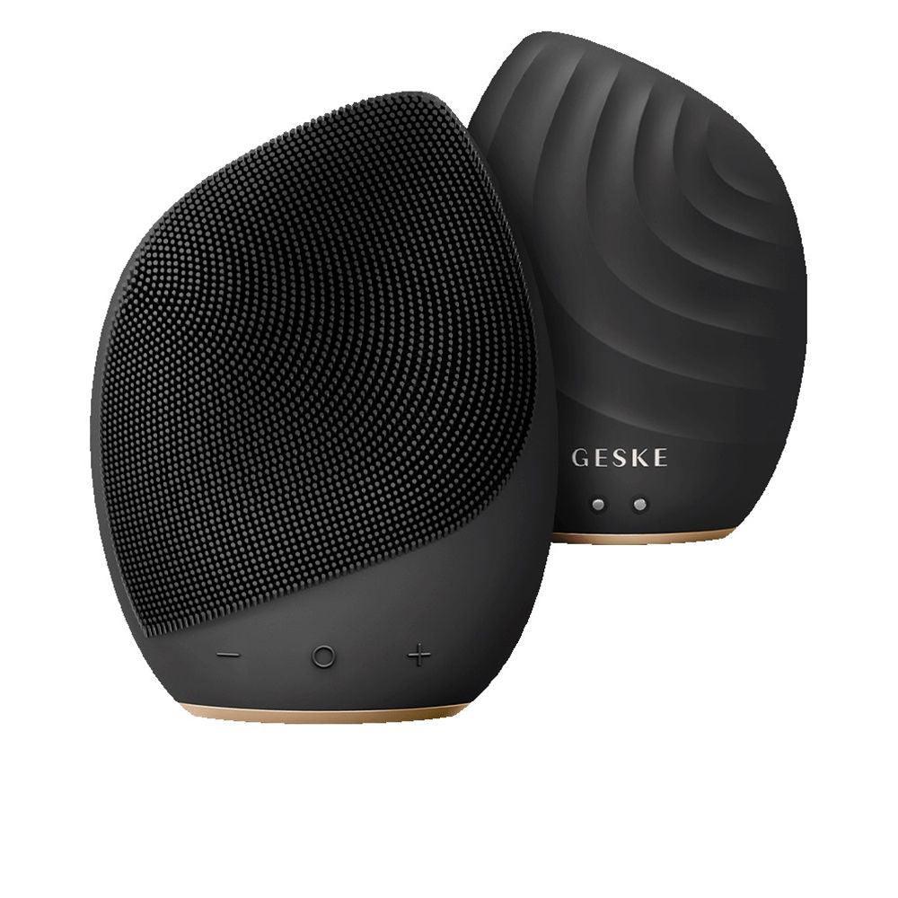 GESKE SMART APP GUIDED 5-in-1 sonic facial brush in black , Facial Cosmetics by GESKE. Merkmale: . Verfügbar bei ParfümReich.