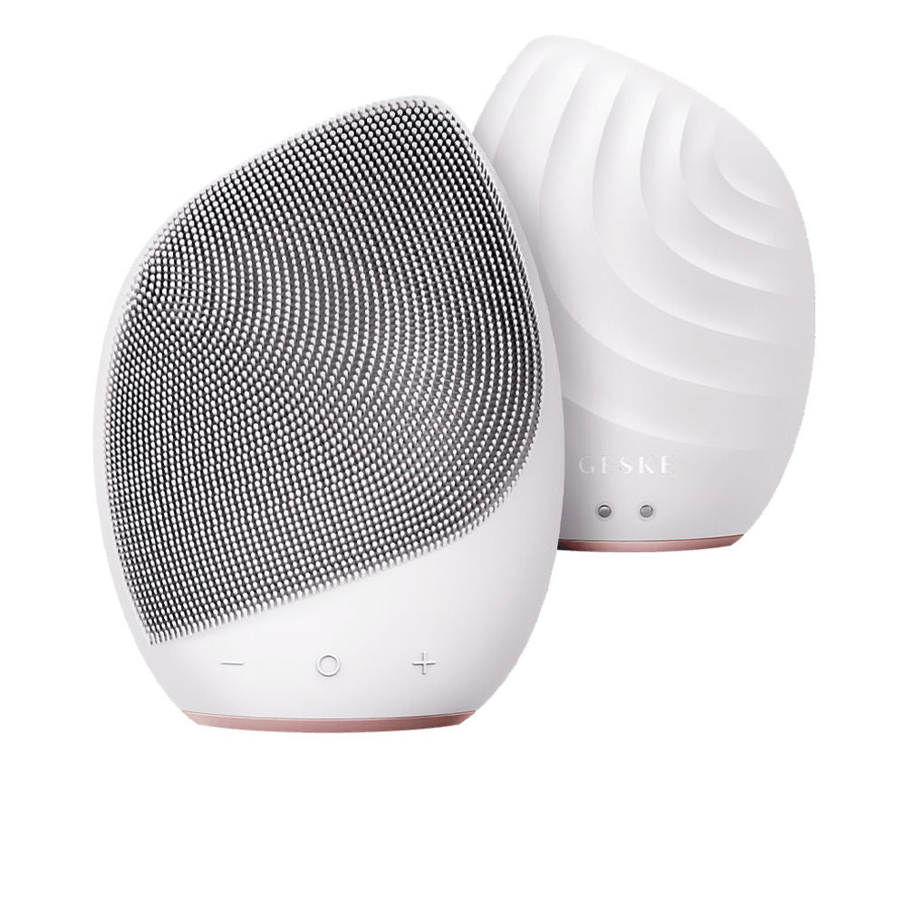 GESKE SMART APP GUIDED 5-in-1 sonic facial brush in White , Facial Cosmetics by GESKE. Merkmale: . Verfügbar bei ParfümReich.