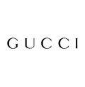 Transparenter Hintergrund mit dem stilisierten schwarzen Gucci-Logo, minimalistisch gestaltet. Ideal für den Einsatz in hochwertigen Fashion-, Luxus- oder Markenpräsentationen.