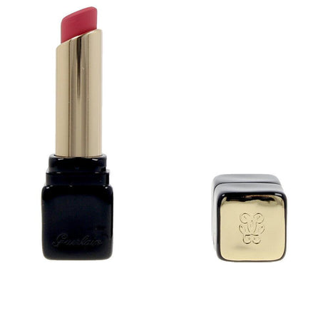 GUERLAIN KISSKISS barra de labios mate luminosa confort 16h 2,8 gr in Tender Rose , Makeup by GUERLAIN. Merkmale: . Verfügbar bei ParfümReich.
