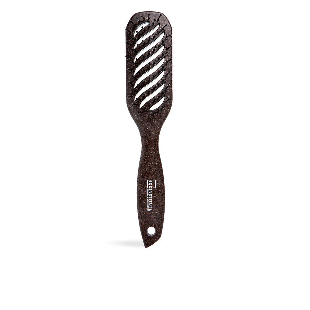 IDC INSTITUTE VENTED BRUSH made with coffee 1 u in , Hair by IDC INSTITUTE. Merkmale: . Verfügbar bei ParfümReich.