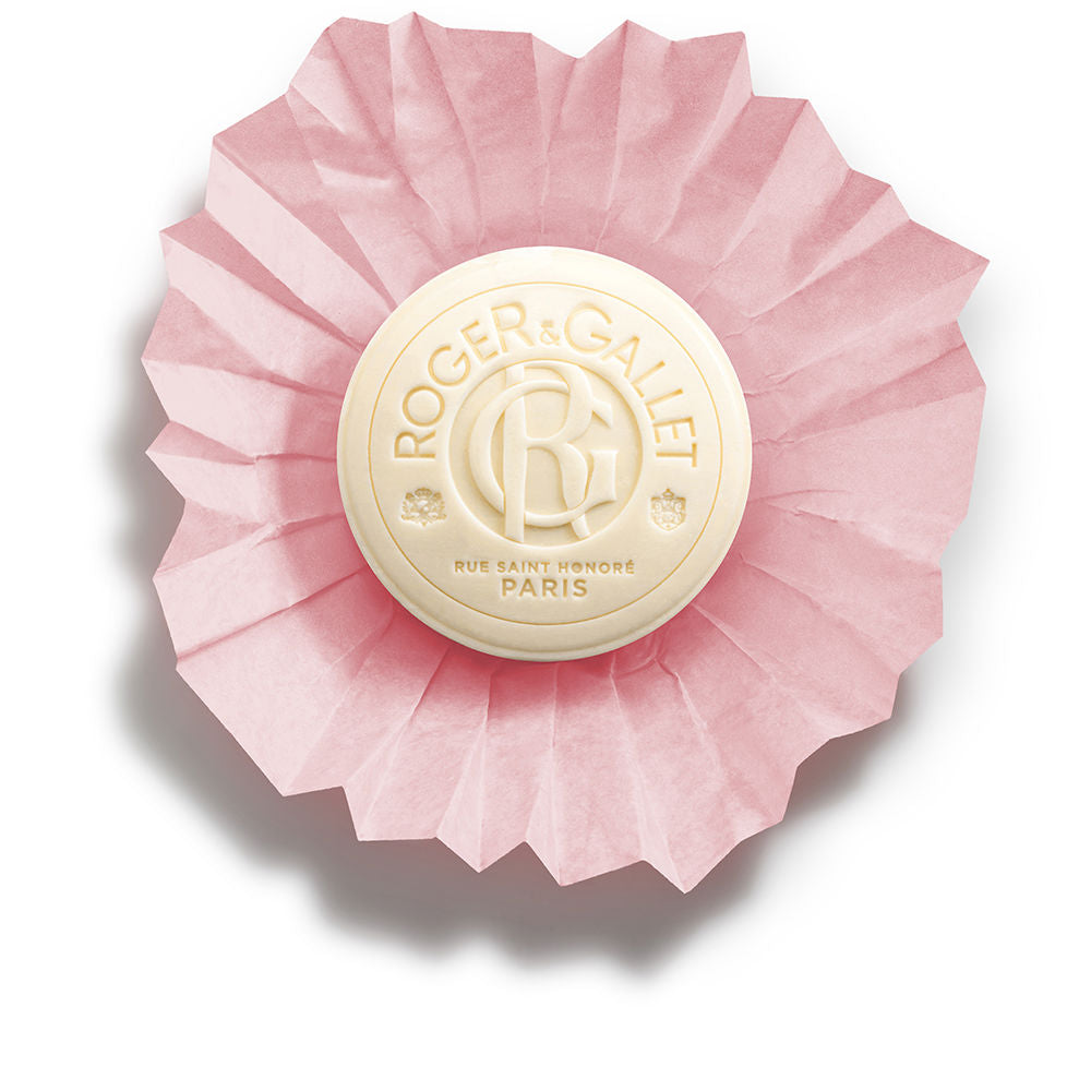 ROGER &amp; GALLET wellness and scented soap 100 gr in Rose Thé , Hygiene by ROGER &amp; GALLET. Merkmale: . Verfügbar bei ParfümReich.