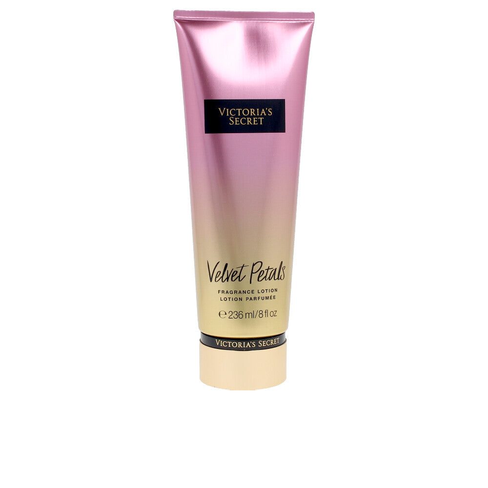 VICTORIA'S SECRET VELVET PETALS fragrance body lotion 236 ml in , Body Cosmetics by VICTORIA'S SECRET. Merkmale: . Verfügbar bei ParfümReich.